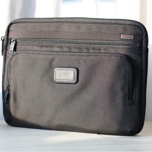 TUMI Carrying Case for 11” tablet Unisex in Black